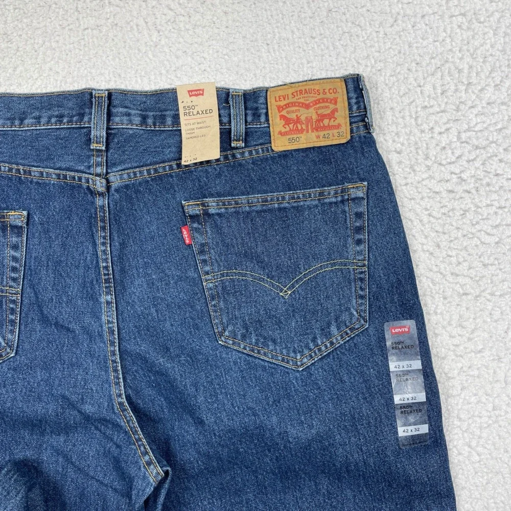 Levis 550 Relaxed Fit Jeans Mens 42x32 Blue Denim Tapered Leg NWT 005504886